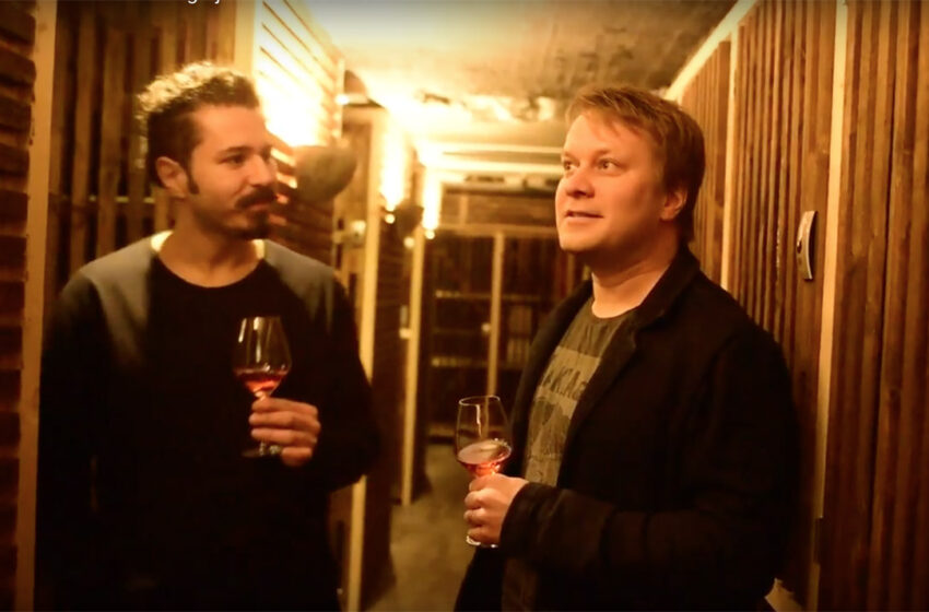  Katso video: Vierailu viinikellarissa